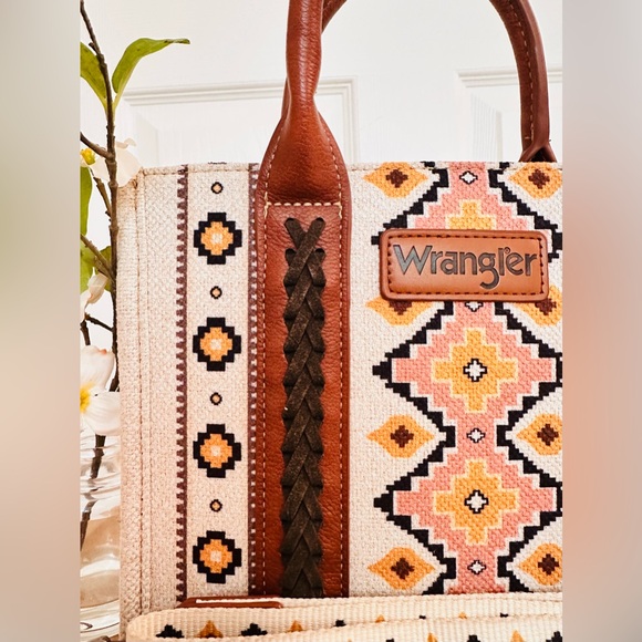 WRANGLER ~ Multicolored Aztec Pattern Design Canvas and Faux Leather Bag - Picture 5 of 9